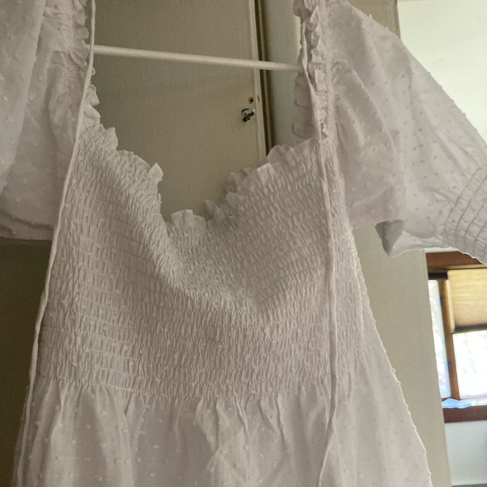 HHH white sheer Swiss dot athena NWT